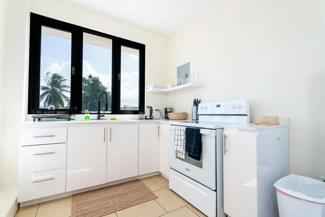 Sunny Seaside Gateway Apartment San Juan